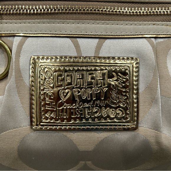 Authentic Signature Coach Poppy Shoulder Handbag - Picture 2 of 10